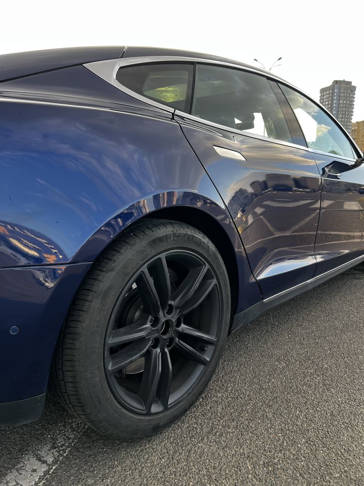 Tesla model S 90D