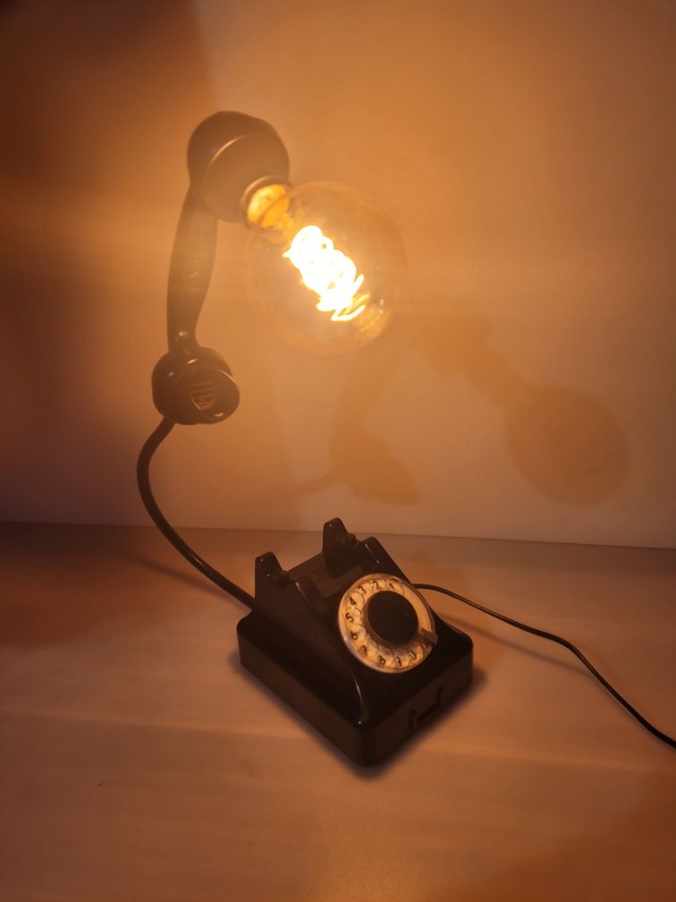 Lampka nocna ,ozdobna na bazie starego telefonu w stylu vintage.