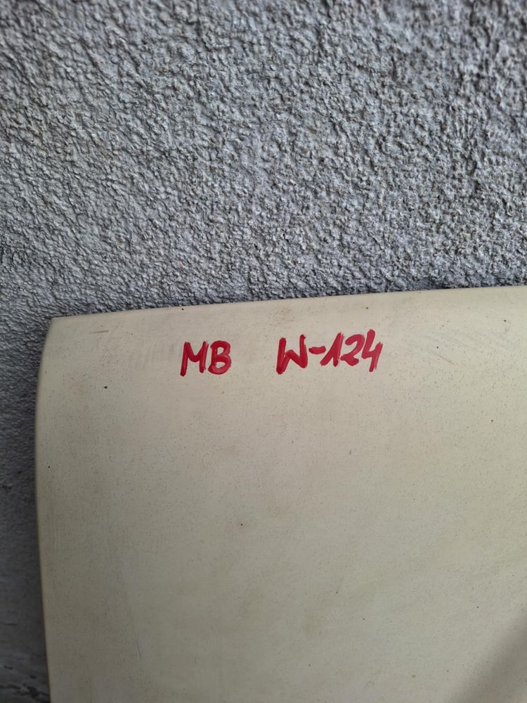 Maska W124 Maska Mercedes 124 Pokrywa Silnika