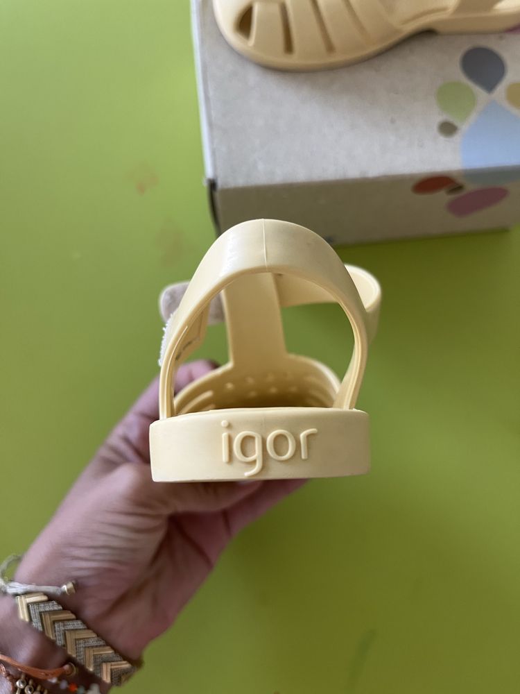 Sandalias Igora tamanho 23
