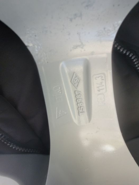 1) 225/60 R17 114,3  2) 235/65 R17  5,108