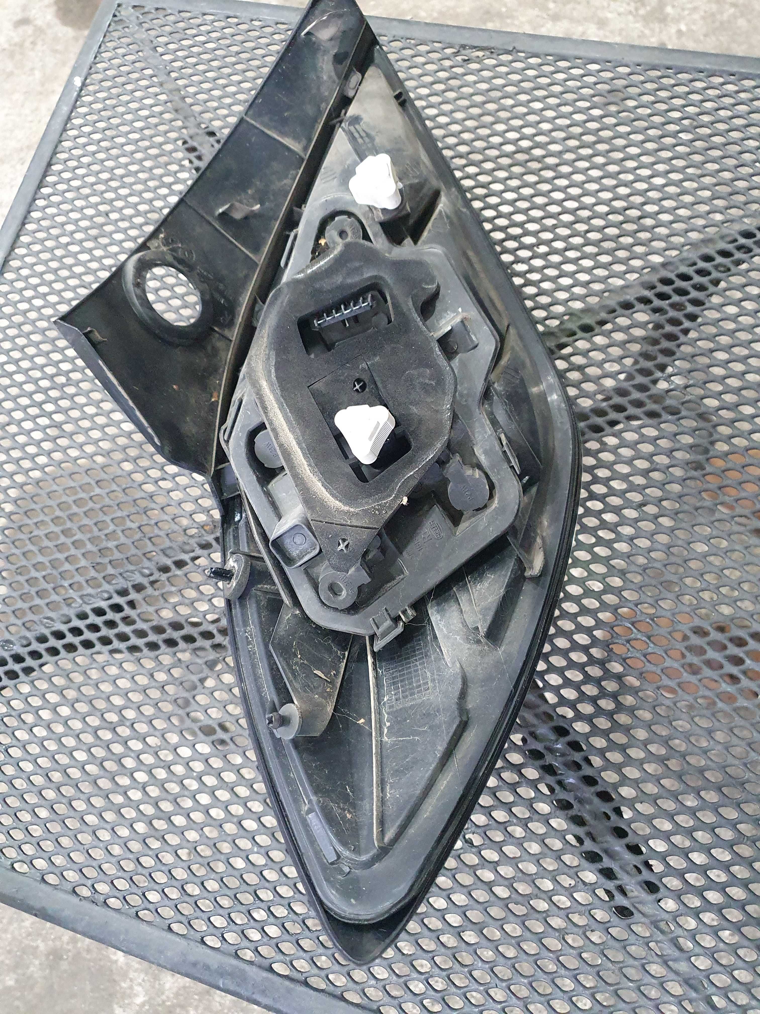 Lampa tylna tył prawa Opel Astra 3 H III GTC europejska 3 drzwi lift