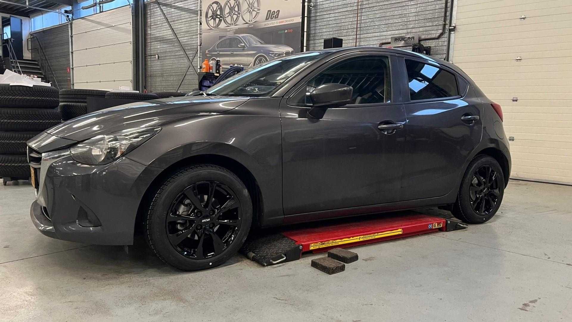 Mazda 2 Felgi 15 " Nowe 4x100 Czarne Alufelgi ET40