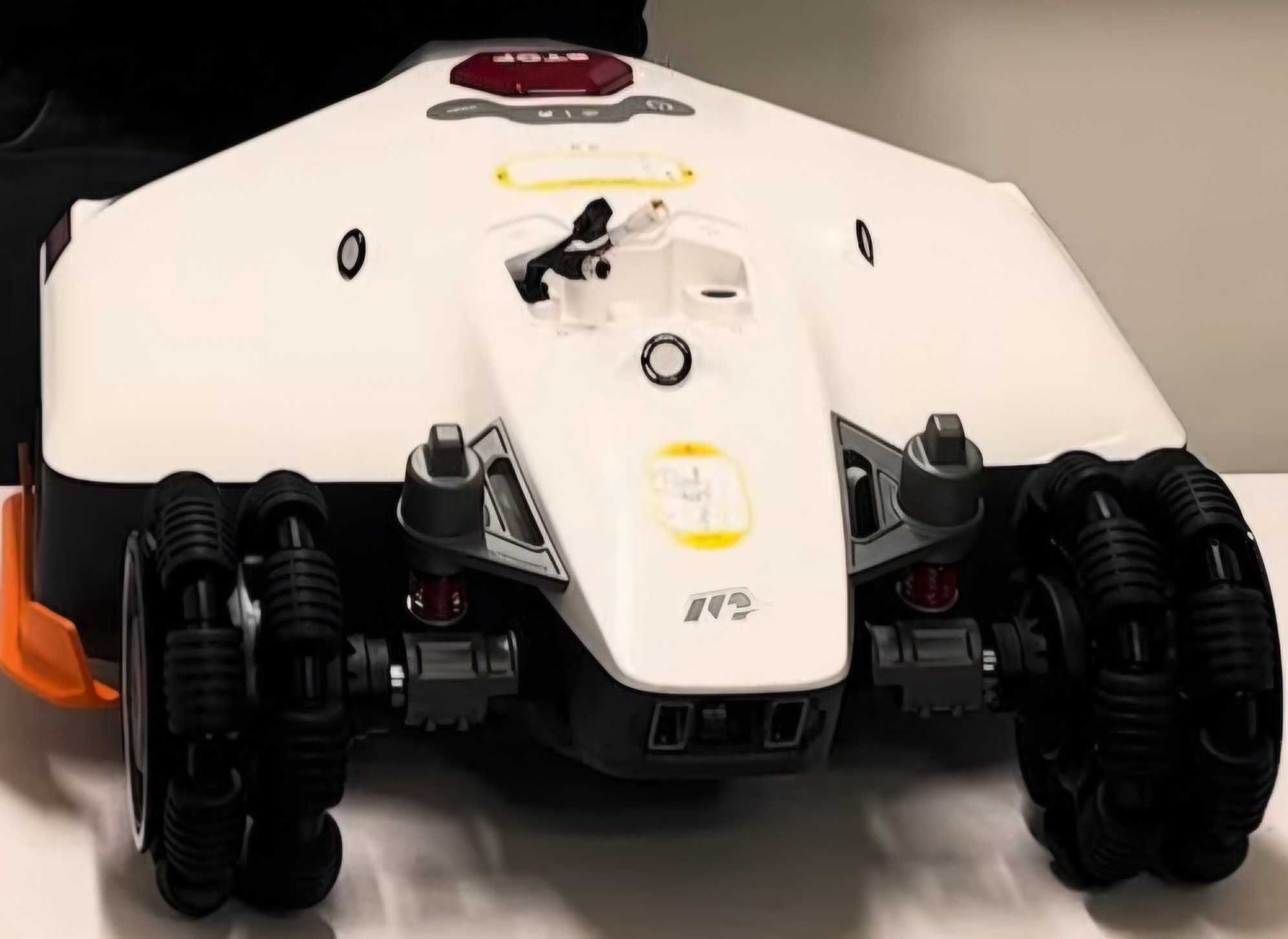 Robot koszący MAMMOTION LUBA2 AWD 5000X Nie działa bez akcesoriów.