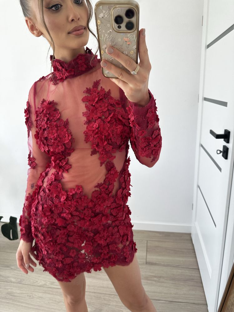 czerwona sukienki mini z ozdobą 3D