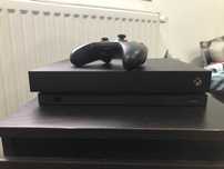 Xbox One X + 1 pad – bardzo dobry stan