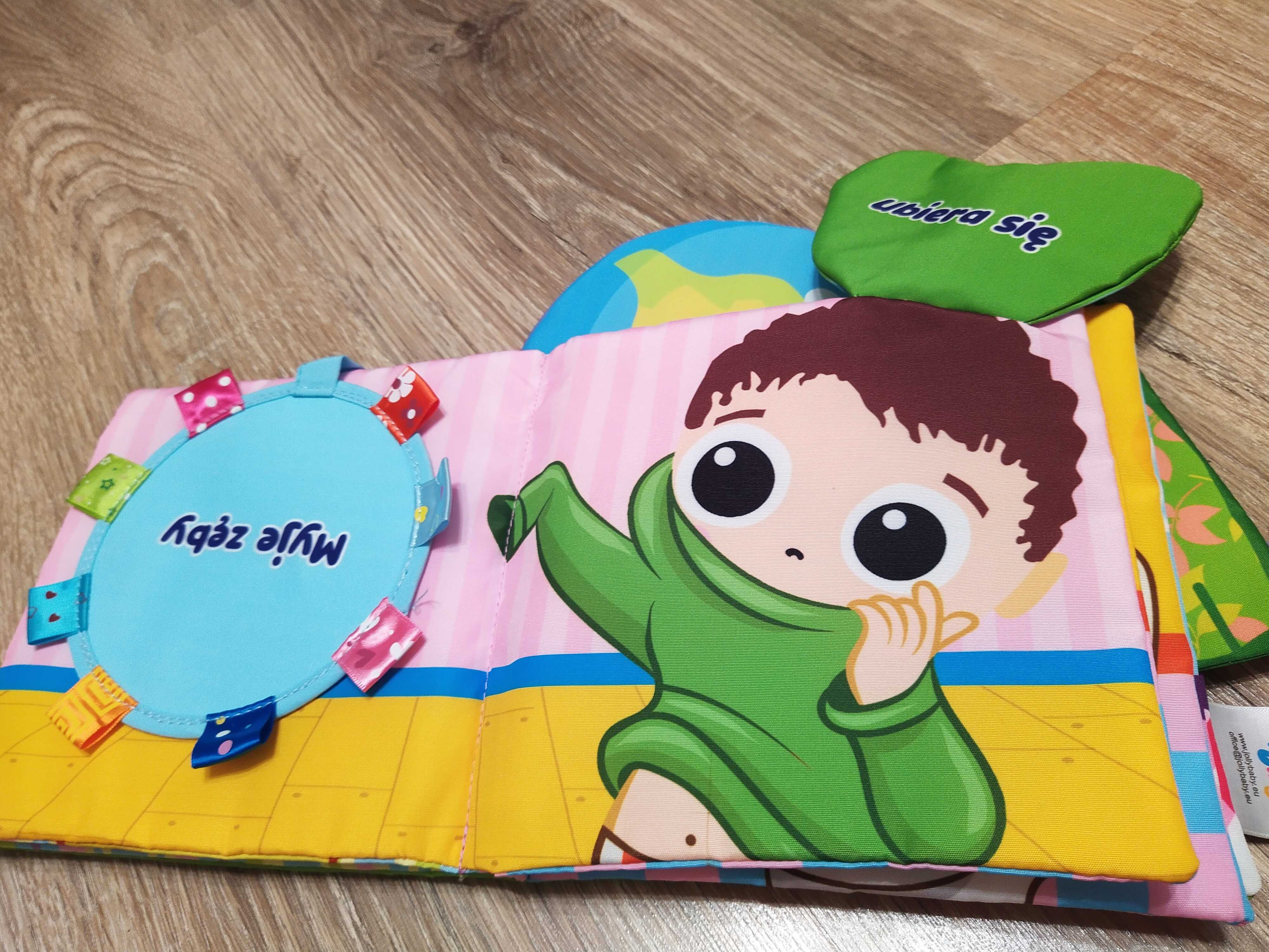 Książeczka materiałowa sensoryczna Jolly Baby Co robi chłopiec 80463
