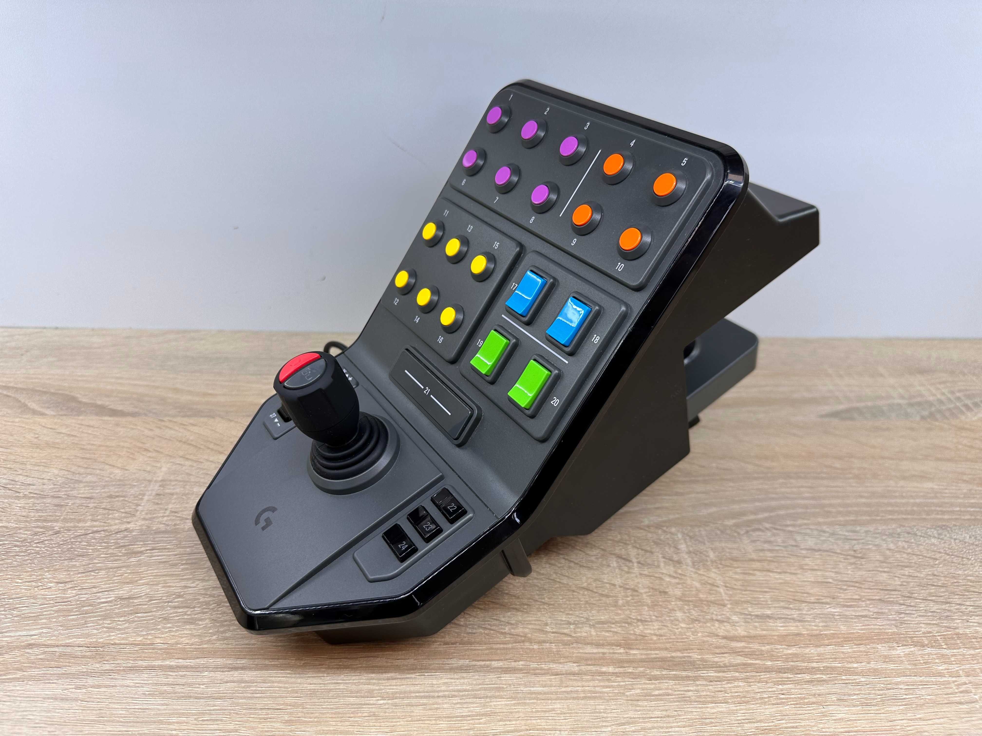 Zestaw Logitech Heavy Equipment Bundle – pełna kontrola w symulatorach