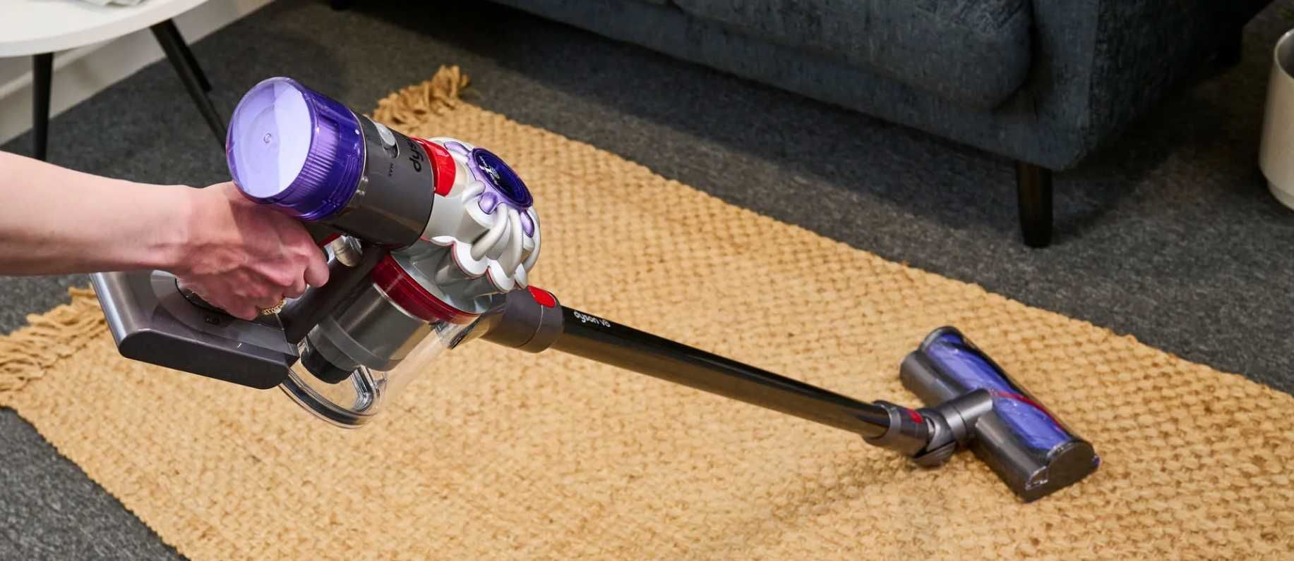 Dyson Aspirador vertical V8 completo - quase novo