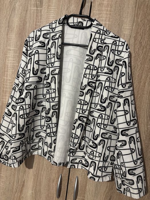 Damski żakiet elegancki w agrafki