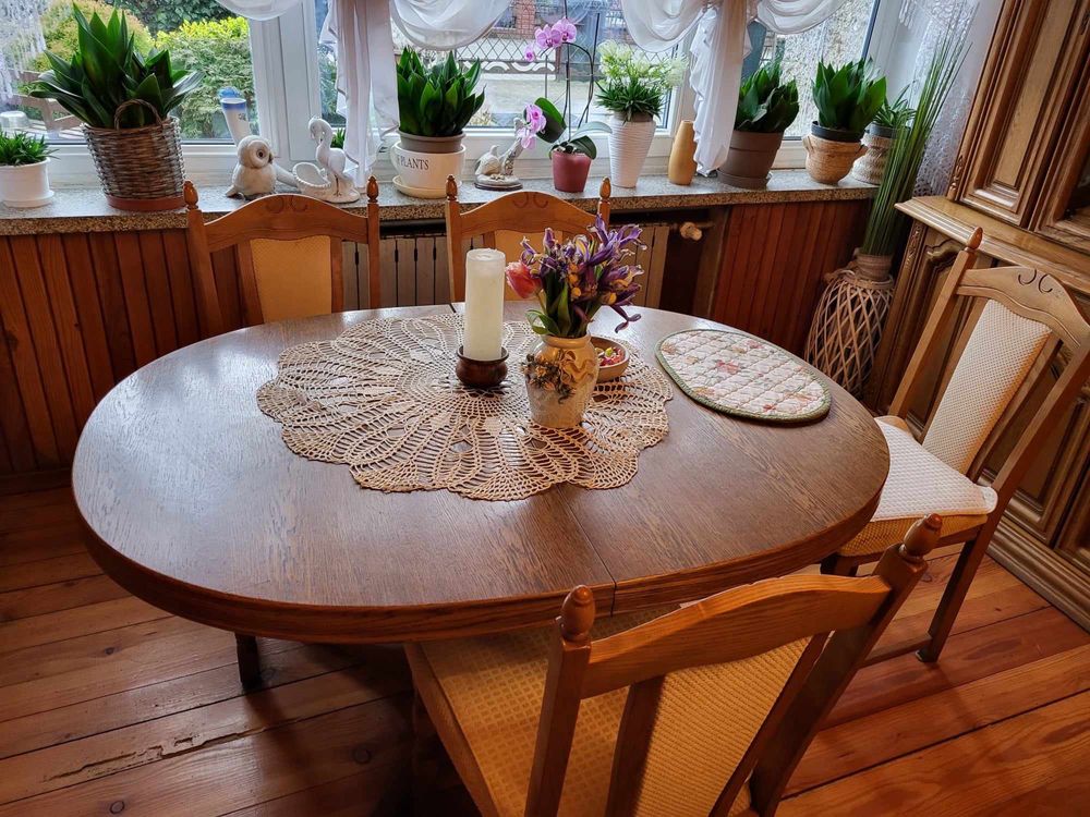 Drewniany dębowy stół z krzeslami