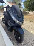 Honda Pcx extremamente nova.