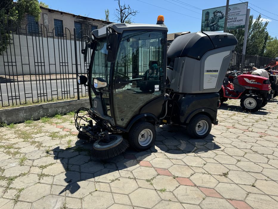 Подметально-уборочная машина Karcher MC 50