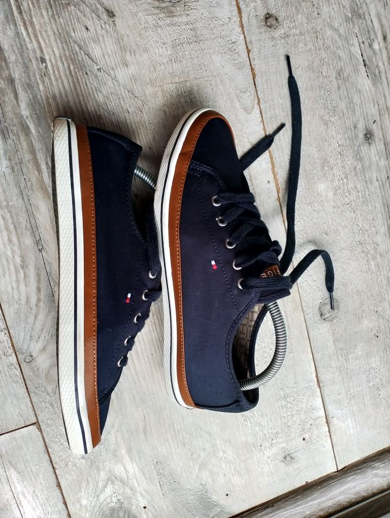 Sprzedam trampki Tommy Hilfiger 39