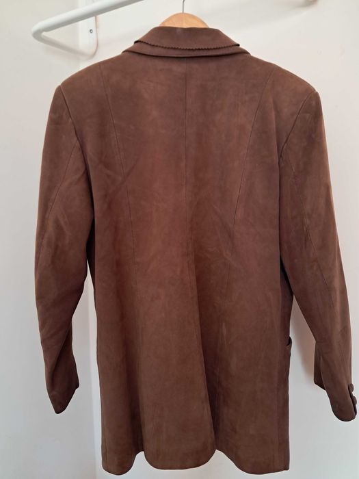Casaco castanho de pele da Casa das Peles