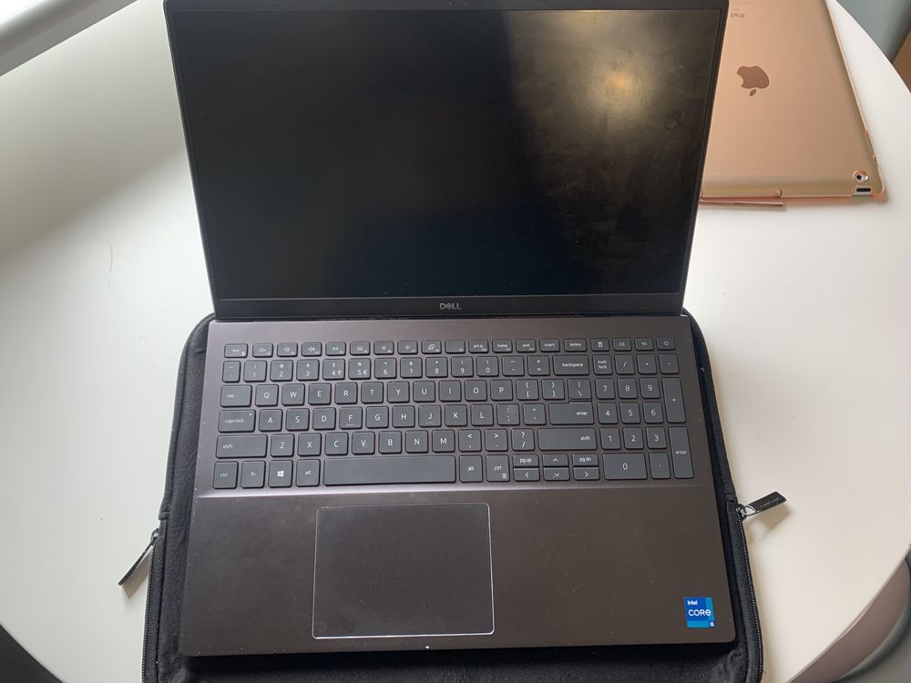 Laptop Dell Vostro 5502 15,6 " Intel Core i5 16 GB / 512GB