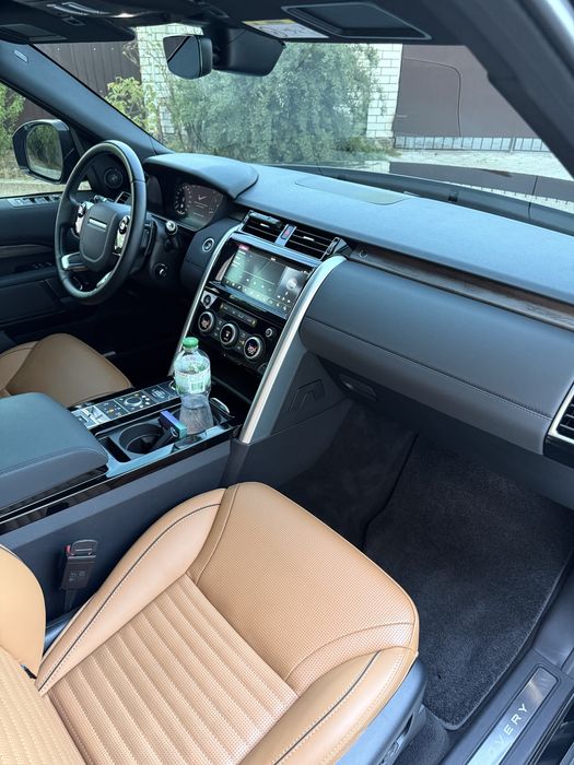 Land rover discovery 5