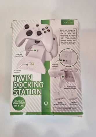 Podwójna stacja dokująca do padów Xbox Venom VS2870 - biała