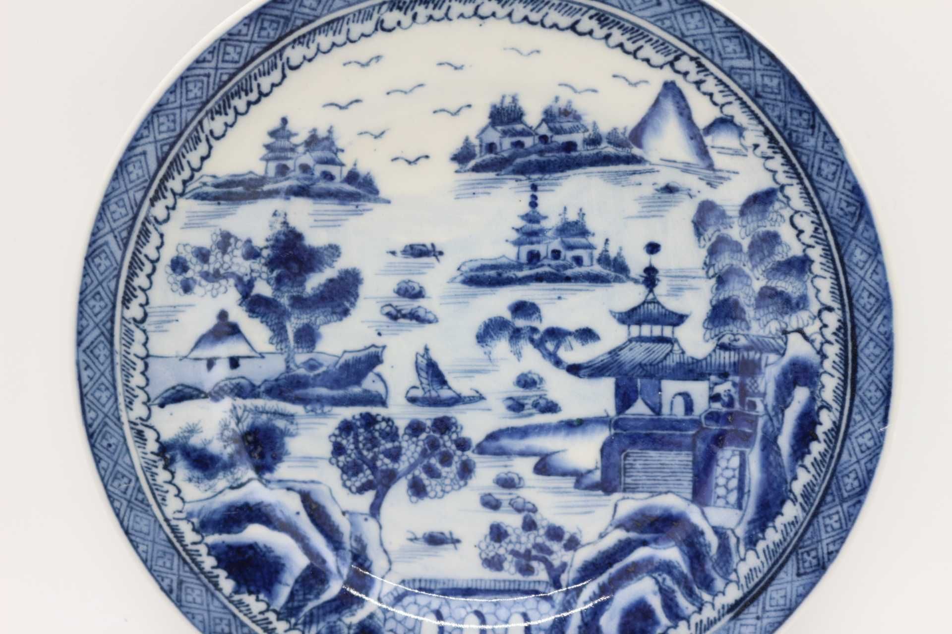 Prato em Porcelana Chinesa decoração Cantão XX 20,5 cm
