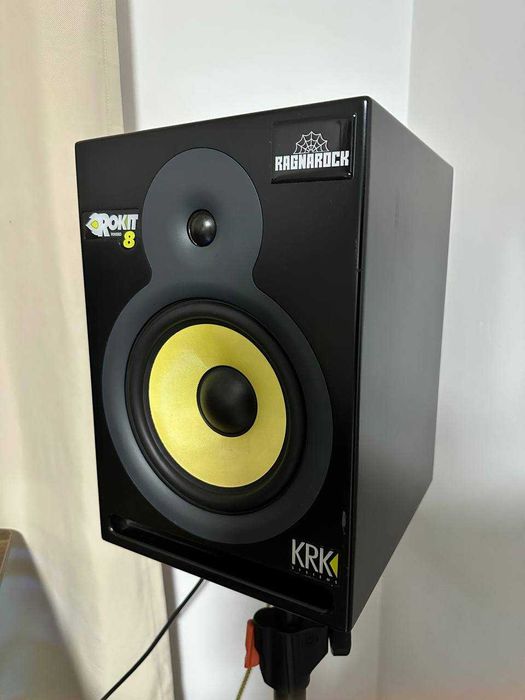 KRK Rokit 8 (в дерев'яному корпусі)
