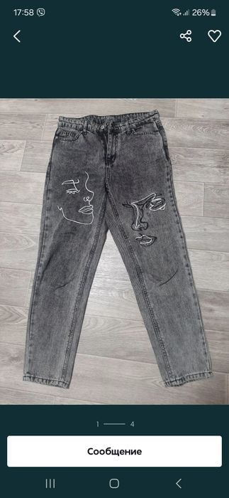 Джинси мом з нашивками