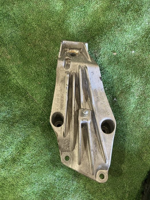 Подушка лапа кронштейн g серія bmw g30 g01-02 g05-07