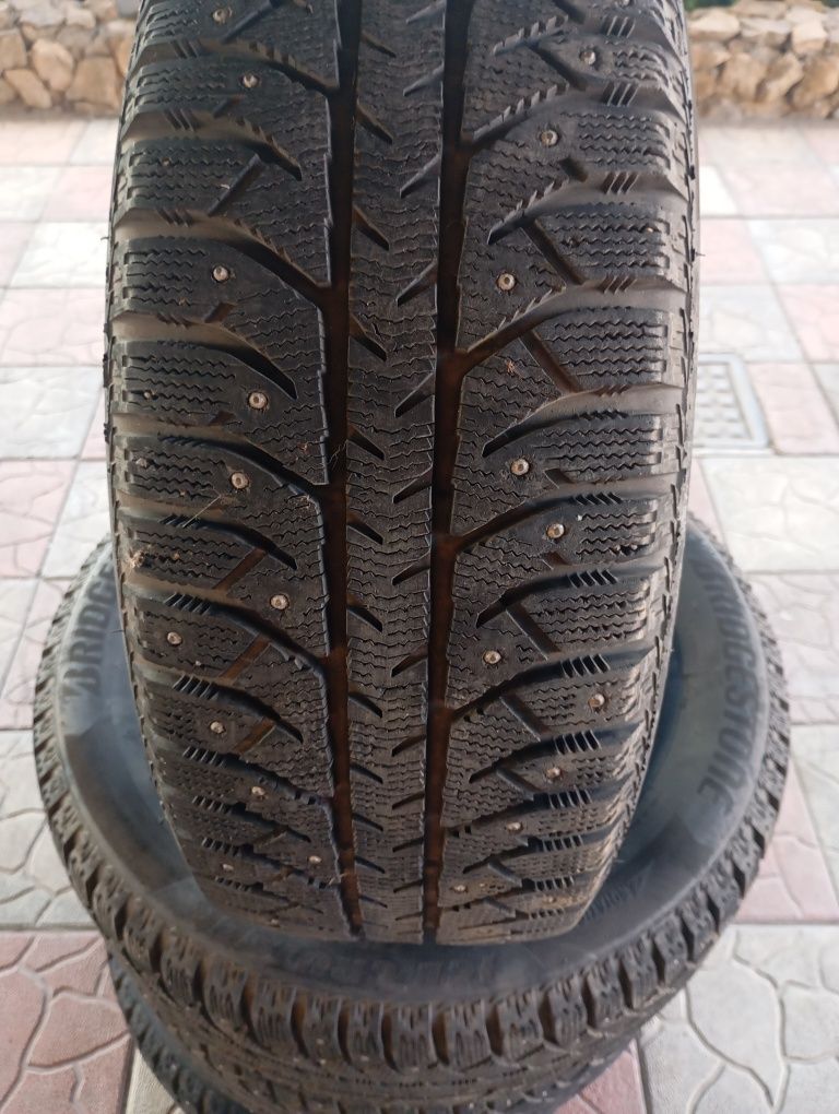 Продам зимние шины 205 55 16.Bridgestone