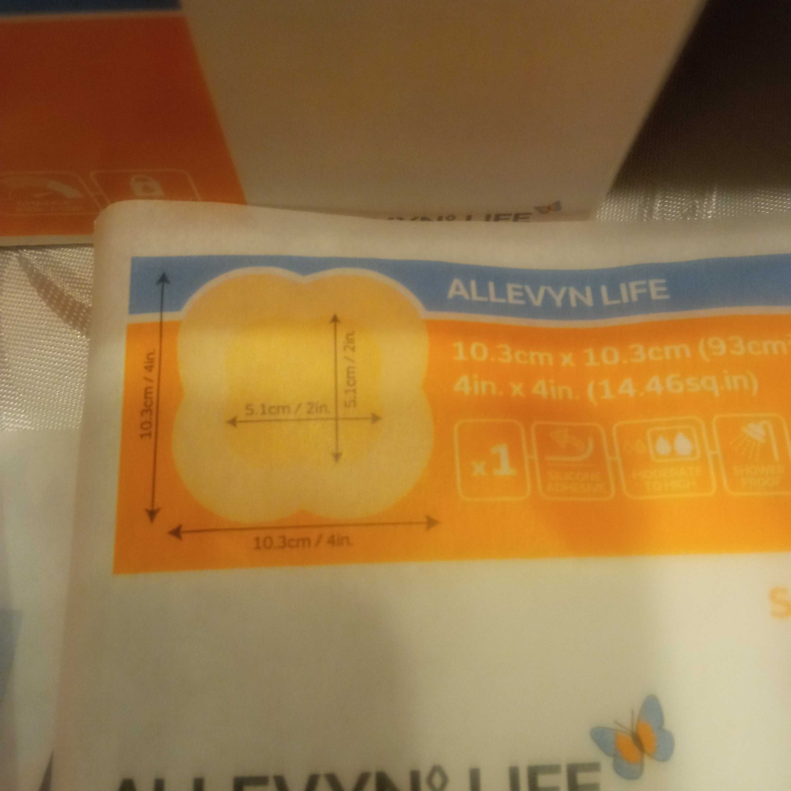 ALLEVYN LIFE 10,3 cm x 10,3 cm opatrunek piankowy chłonny na rany