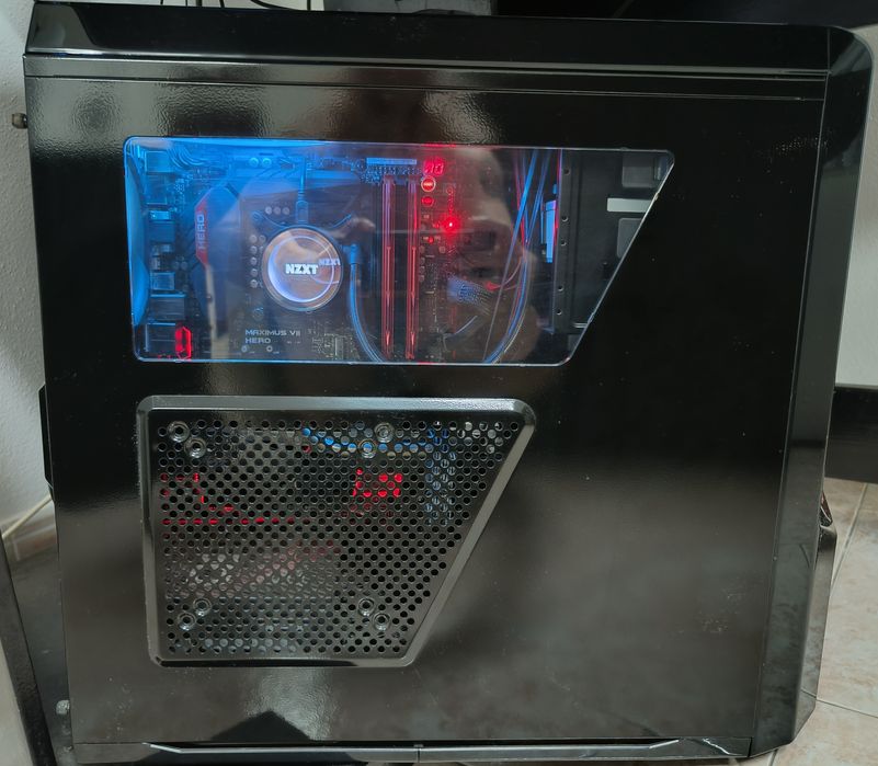 Computador Gaming com secretária e acessórios