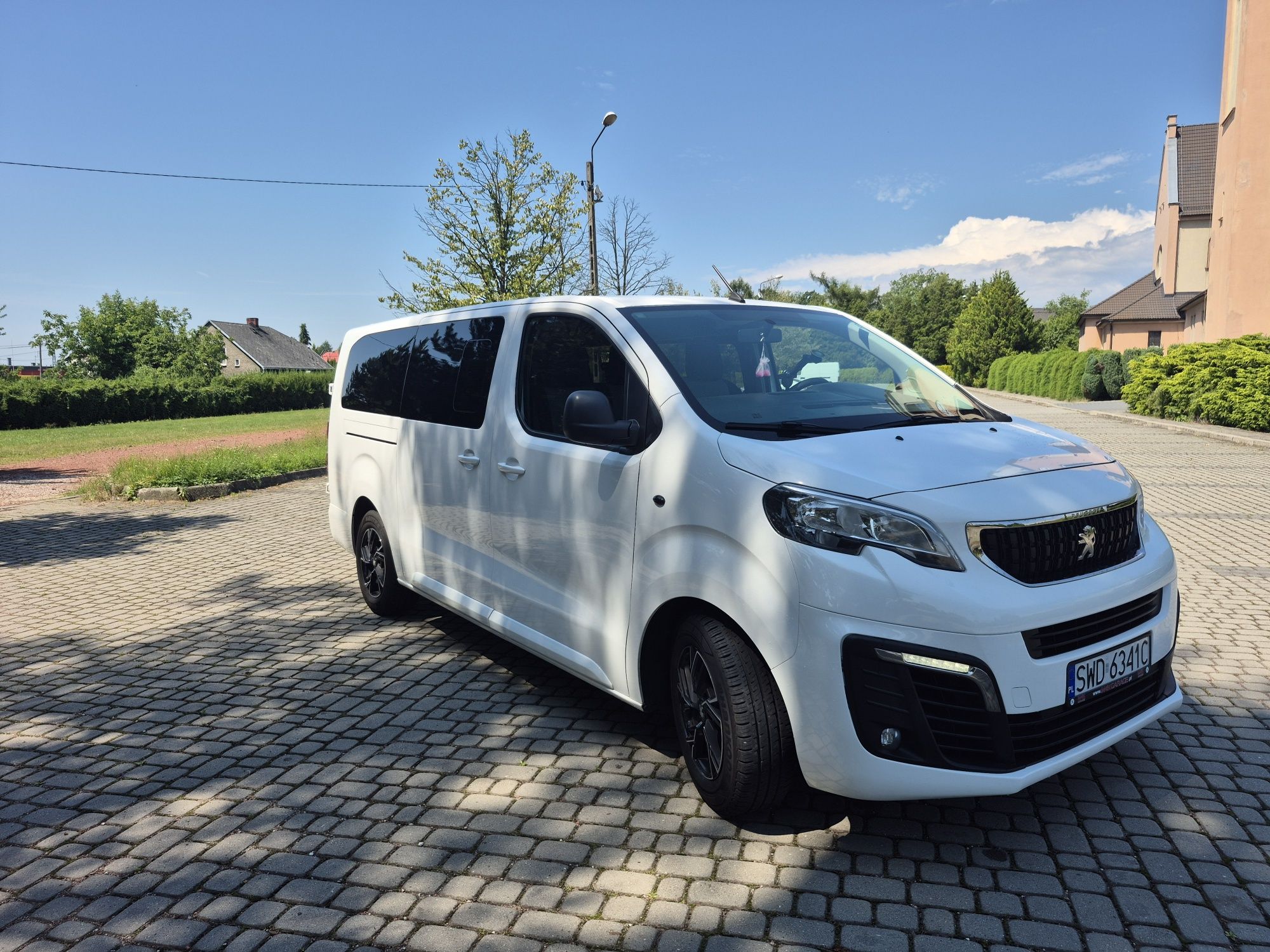 Wynajem Busa 9-osobowego winiety w cenie