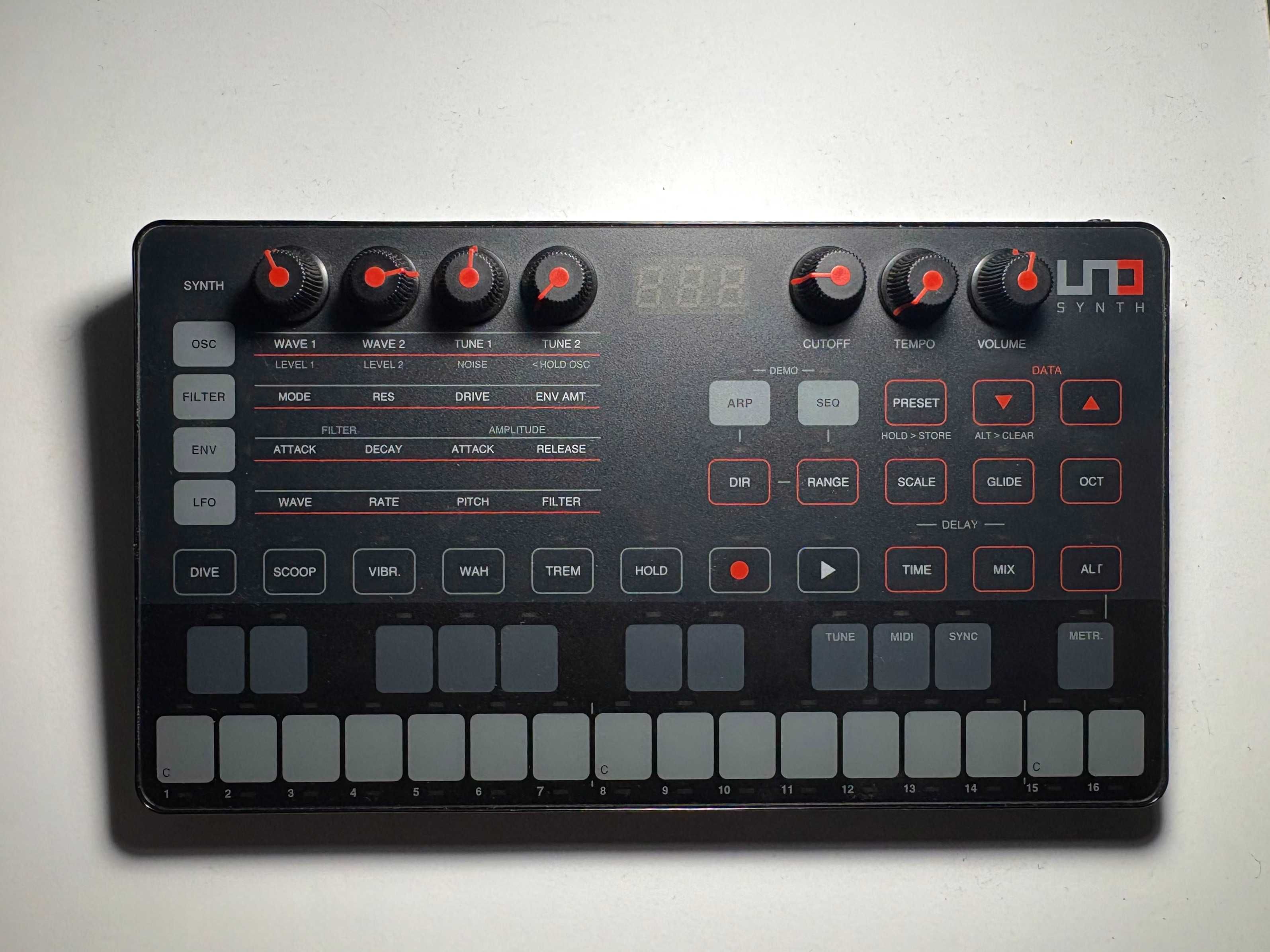 UNO-Synth (аналоговий синтезатор)
