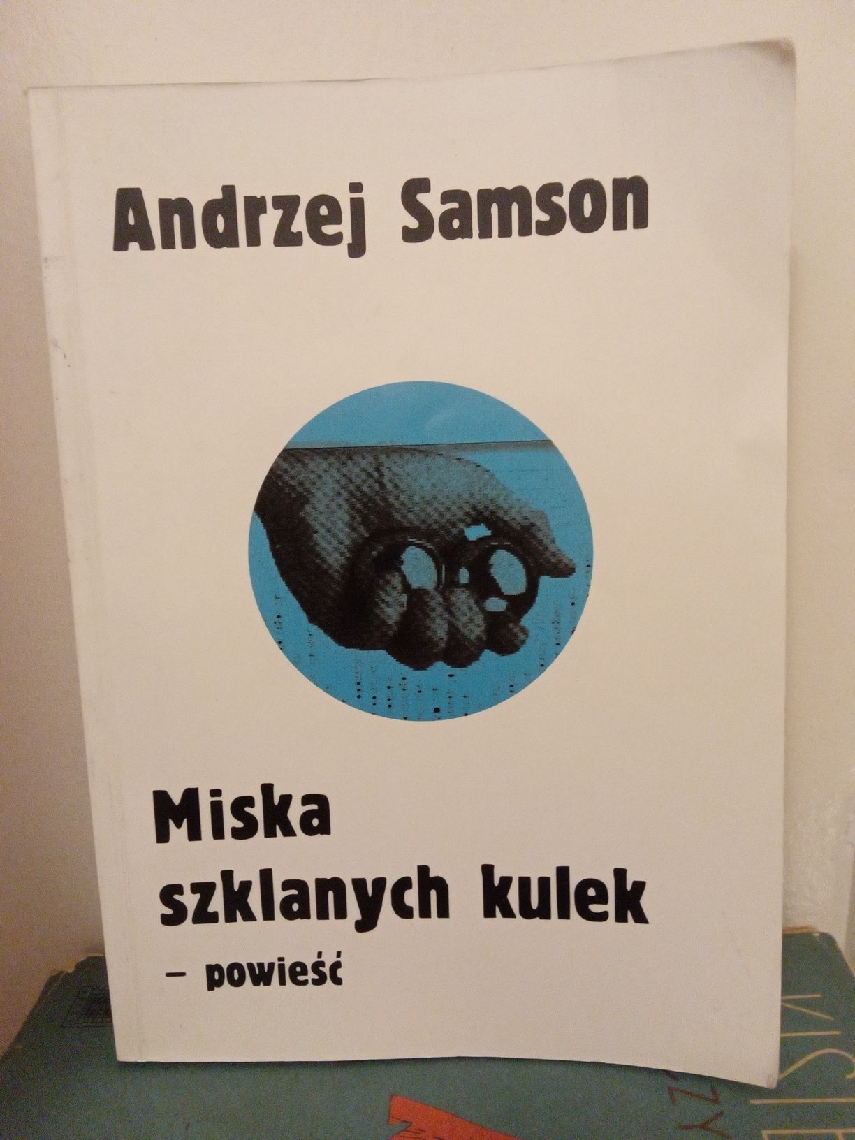 Miska szklanych kulek. Andrzej Samson