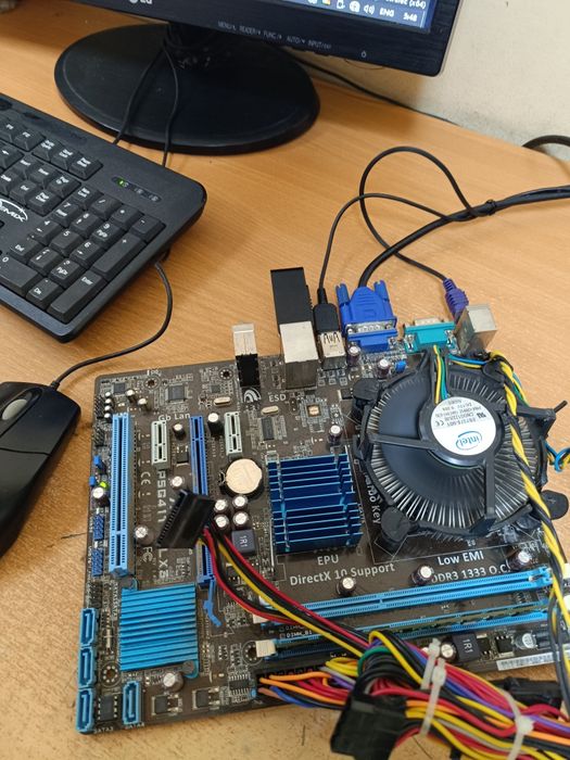 Asus P5G41T-M LX3 (Pentium E5500 + 4 RAM)