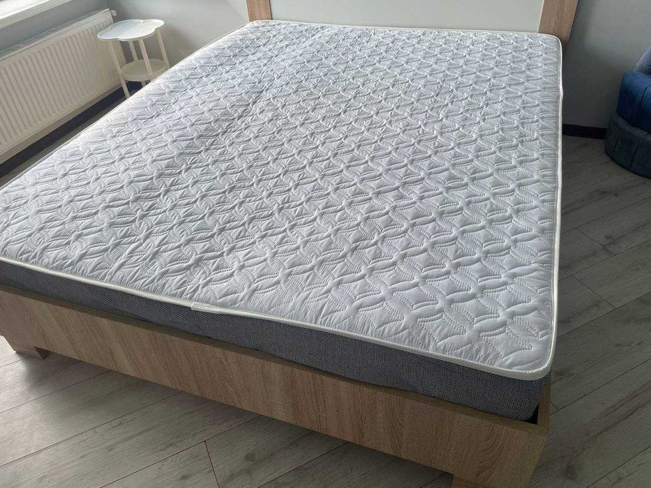 Надійне двоспальне ліжко Нове ліжко з матрацом