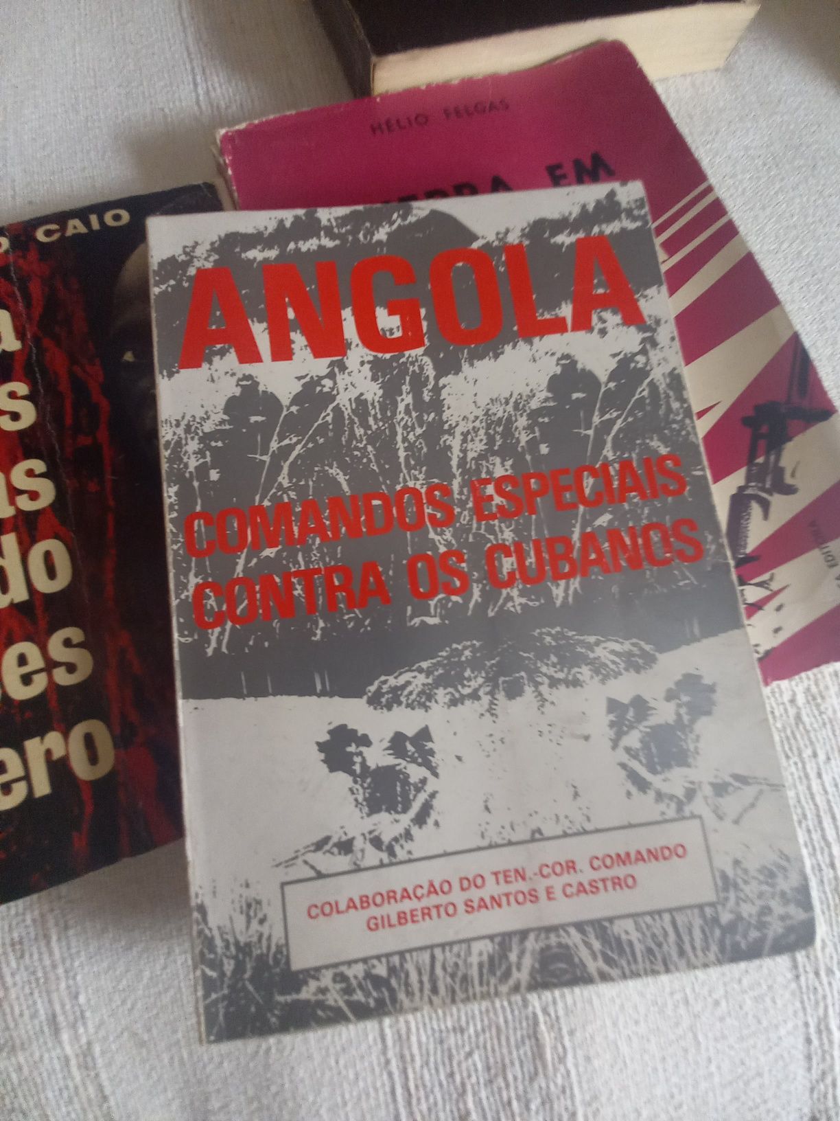 Conjunto de livros sobre Angola descolonização