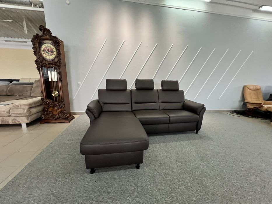 Диван виставковий стан новий шкіряний кутовий з нішею темно коричневий