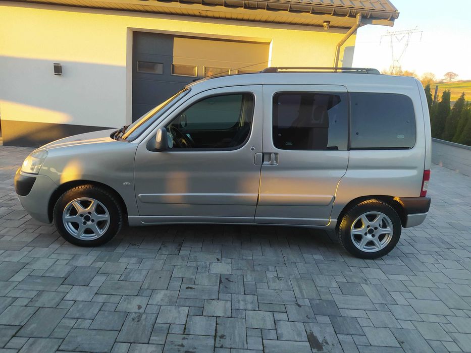 1,6 hdi. KLIMA. 4 drzwi. TEMPOMAT. 90 koni. PANORAMICZNY DACH