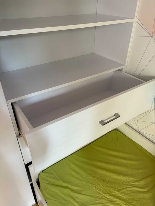 Zestaw meblowy wykonany przez stolarza - szafa, komoda, regał, od. os.