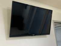 Продам телевизор Saturn 32 LED с настенным креплением креплением