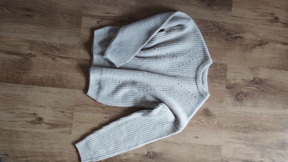 Sweter dla dziewczynki jasny kremowy  140 146