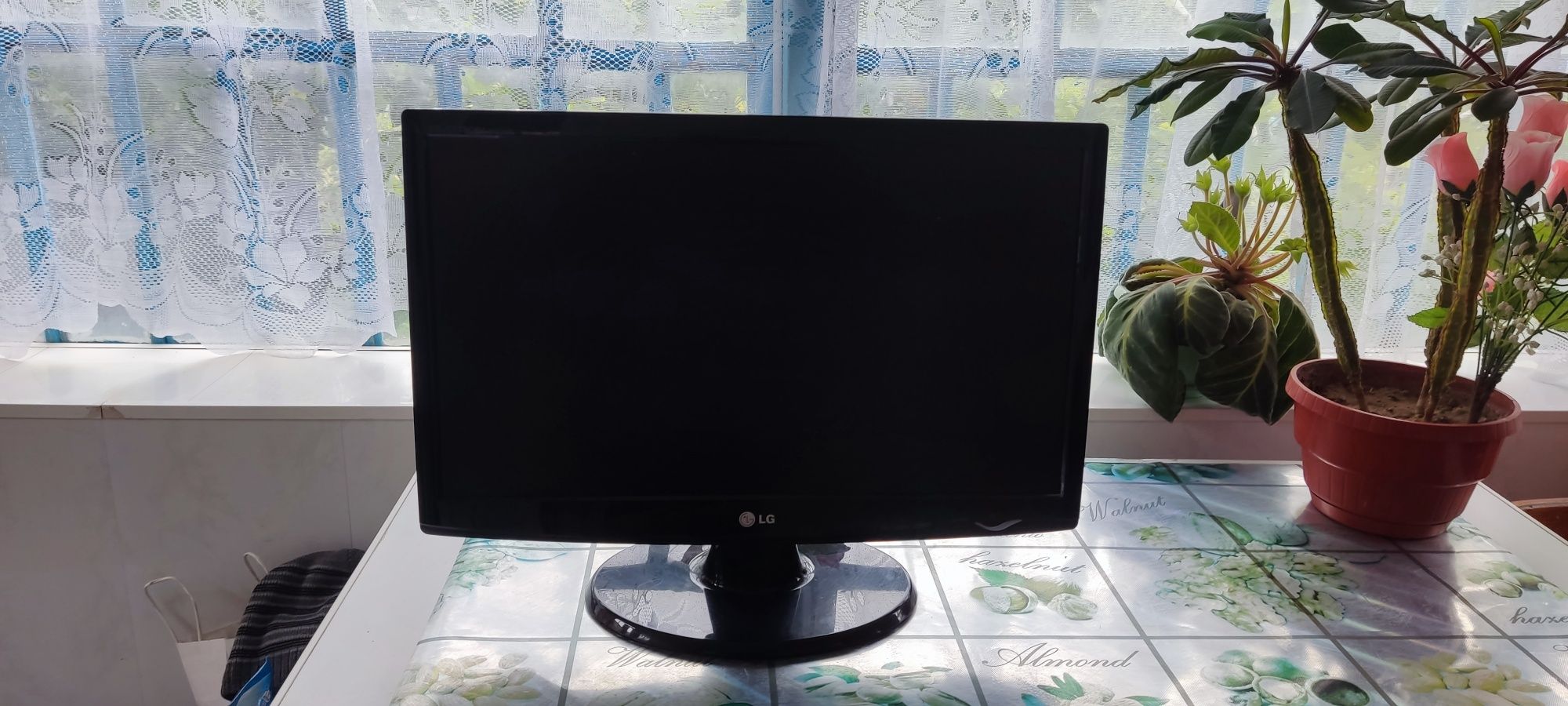 Монітор LG Flatron W2243S 21,5"
