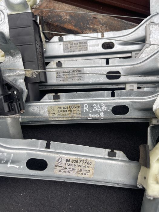 Склопідйомник передній Пежо 3008 5008 Плата склопідйомника Пежо 3008