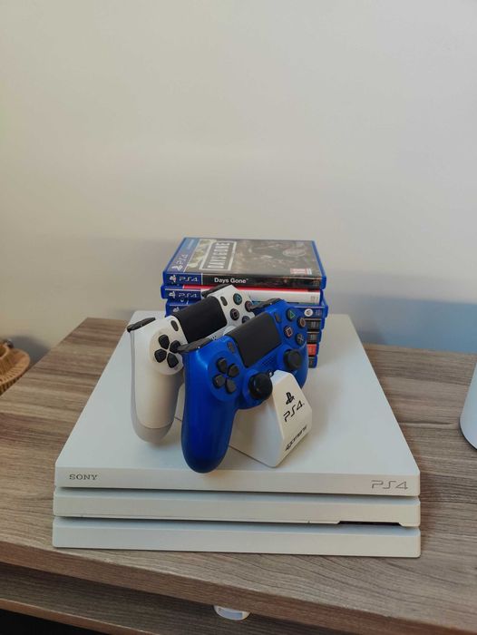 PlayStation 4 PRO branca 1TB com 2 comandos + 7 jogos