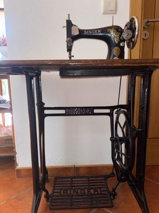 Máquina de costura Singer antiga