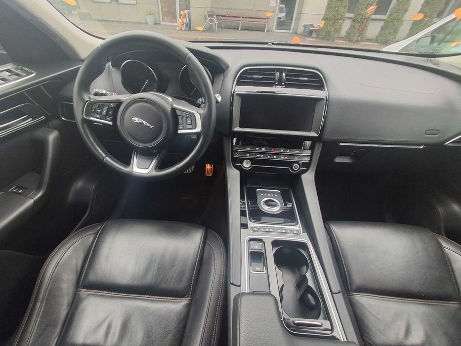 Jaguar F-PACE X761 – 2019 – 2.0 benzyna 300 KM  1. właściciel