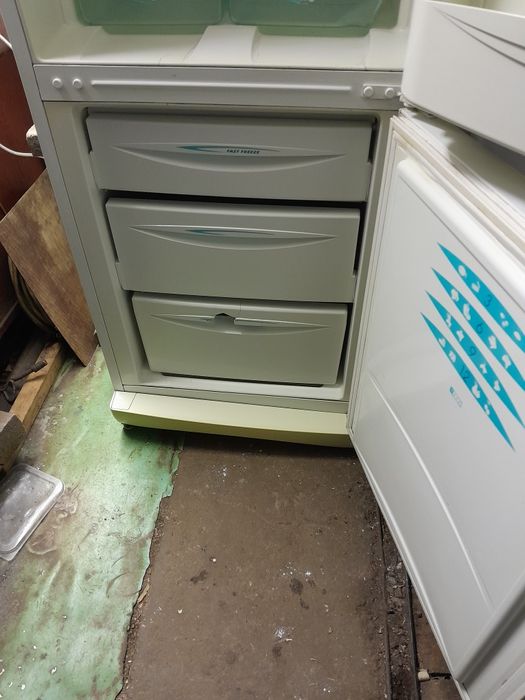 Продам холодильник STINOL