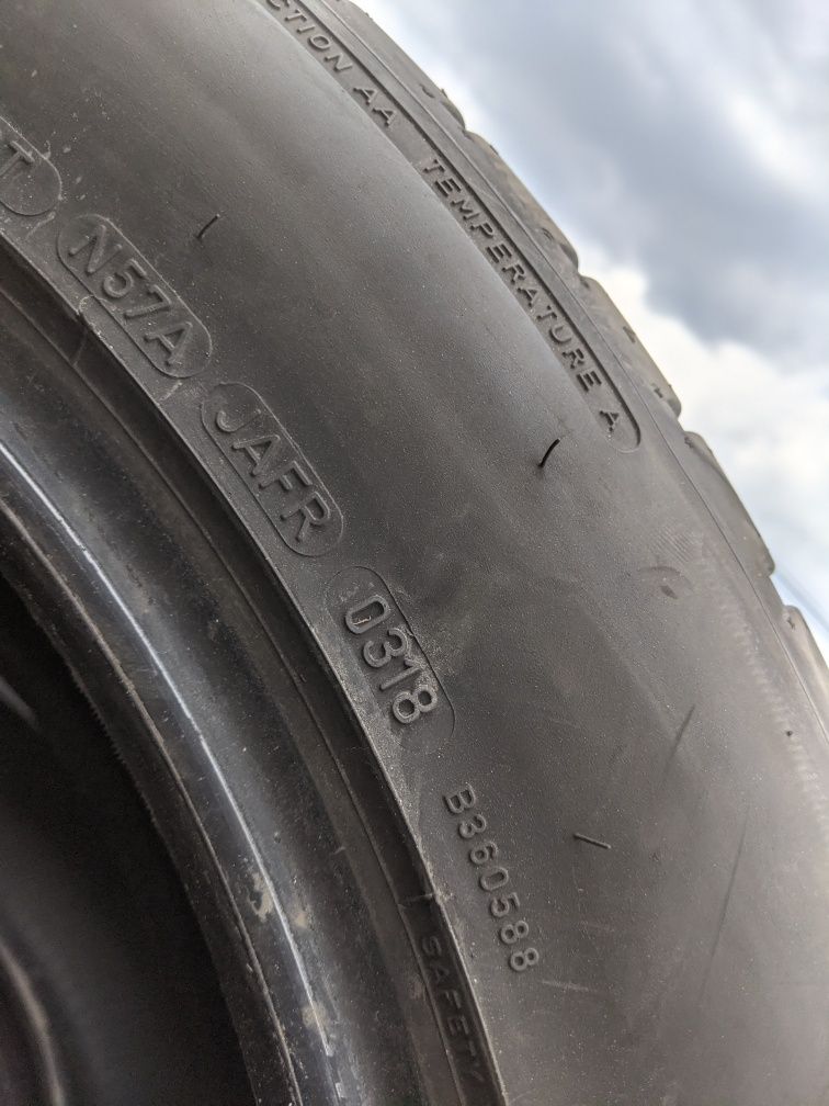 235/55R17 Dunlop