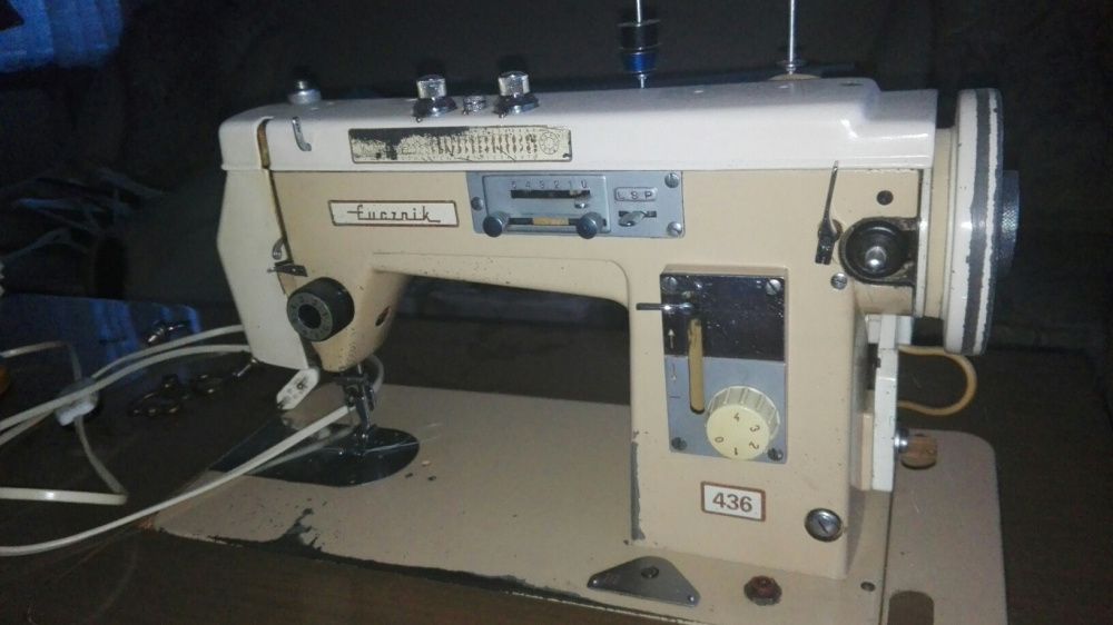 Maszyna do szycia Lucznik 436 ze stolikiem