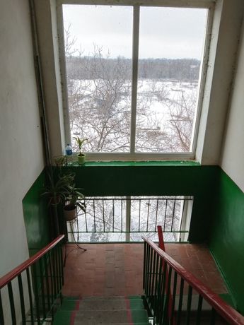 Продам 4-х комнатную квартиру в Синельниково