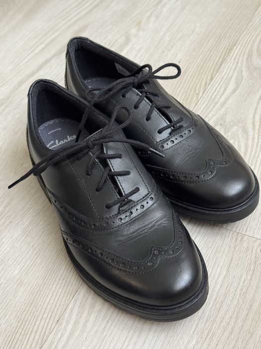Шкіряне взуття. Оксфорди Clarks, натуральна шкіра, чорний колір